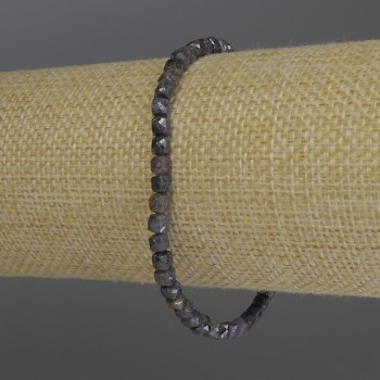 Bracelet Sapphire Faceted Cube, diameter 4mm+-, length 18cm stretch