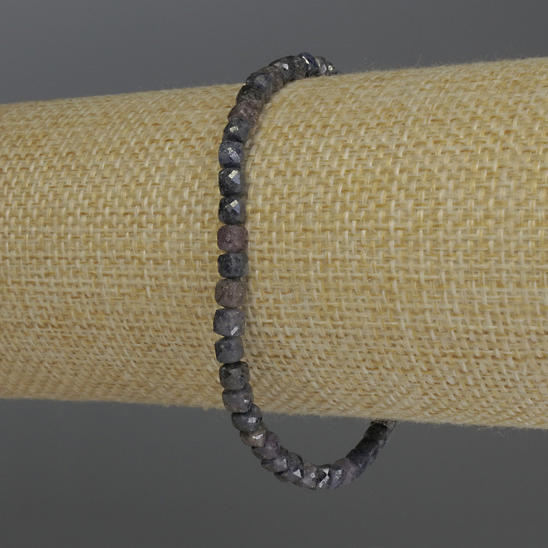 Bracelet Sapphire Faceted Cube, diameter 4mm+-, length 18cm stretch