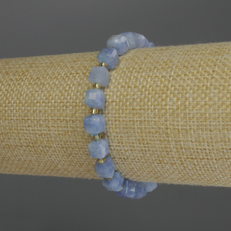 Aquamarine Bracelet, faceted cube, diameter 7mm+- seed beads 3mm+-, length 18cm stretch