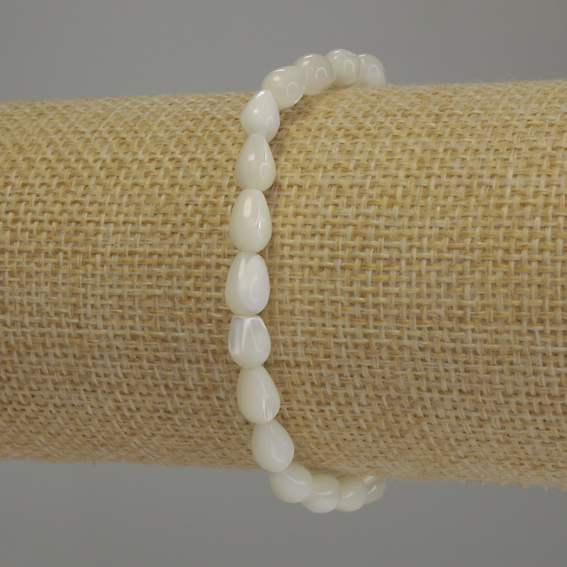 Mother-of-Pearl Bracelet, drop, diameter 8x5mm+-, length 18cm stretch