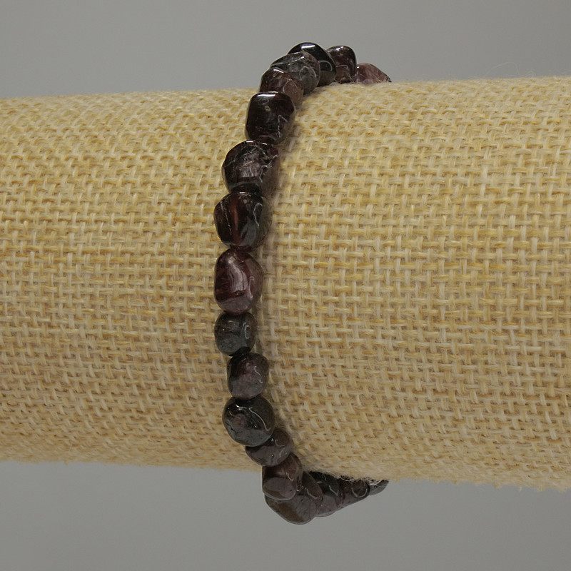 Bracelet Garnet tumbled, diameter 6-8x6-7mm+/-, length 18cm stretch