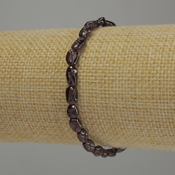 Bracelet Garnet faceted tumbled, diameter 6-8x5mm+/-, length 18cm stretch