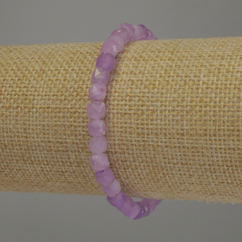 Kunzite Bracelet, faceted cube, diameter 5x5mm+-, length 18cm stretch