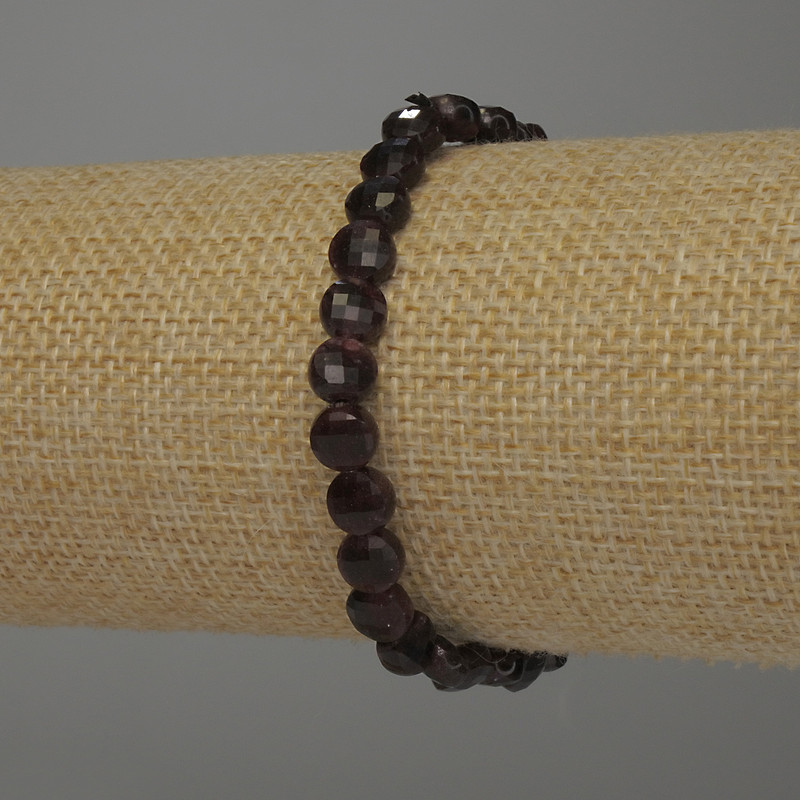 Garnet Bracelet, faceted coin beads, diameter 7mm+/-, length 18cm+
