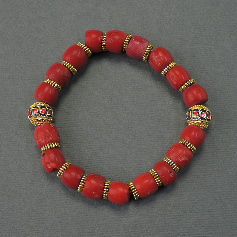 Coral Chip Bead Bracelet, diameter 7-9x9mm+/-, length 18cm stretch