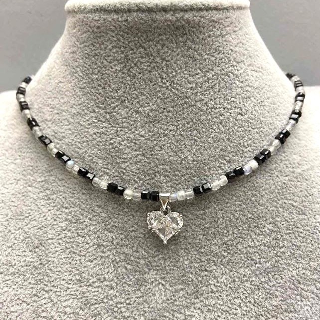 Choker Tourmaline & Labradorite, faceted cube 3mm+- with heart pendant 12mm+-, length 38cm+- with clasp and extension chain