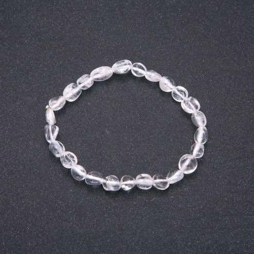 Natural Rock Crystal Tumbled Bead Bracelet on Elastic, diameter 7x9(+/-)mm, circumference 18cm