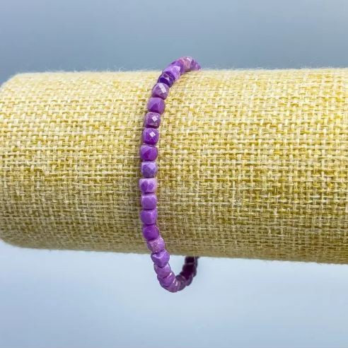Phosphosiderite Bracelet, natural stone, faceted cube, diameter 4x4mm+/-, length 18cm (stretch)