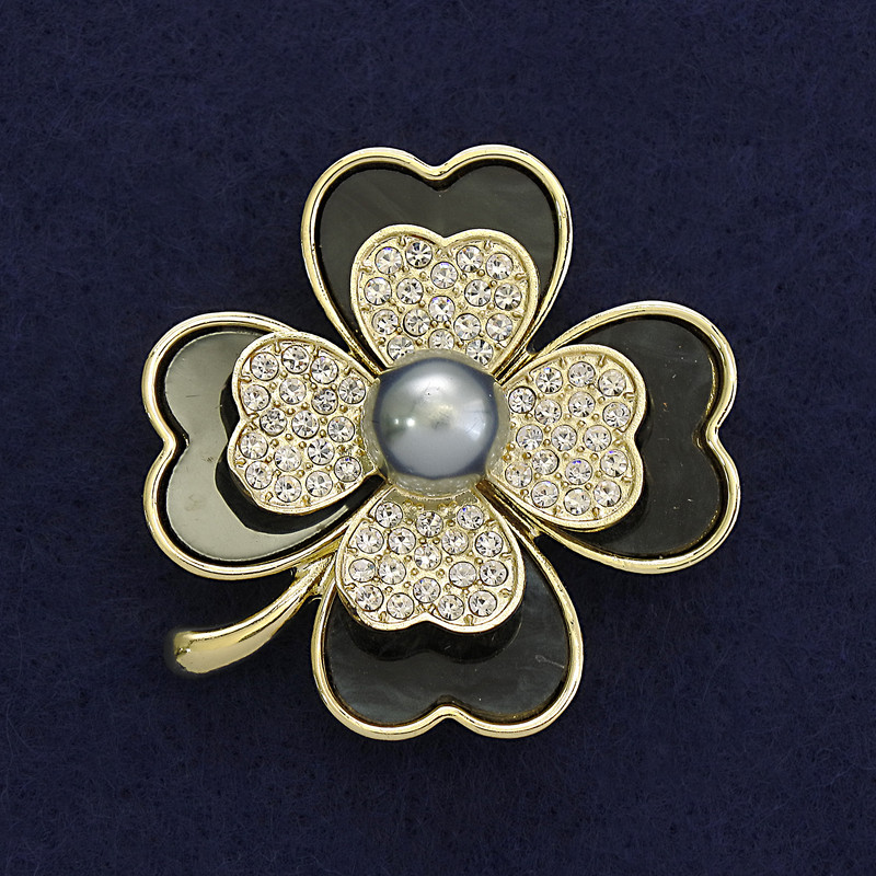 Clover Brooch White Rhinestones Pearl Gold-Tone Metal, Diameter 38x45mm +/- Magnetic
