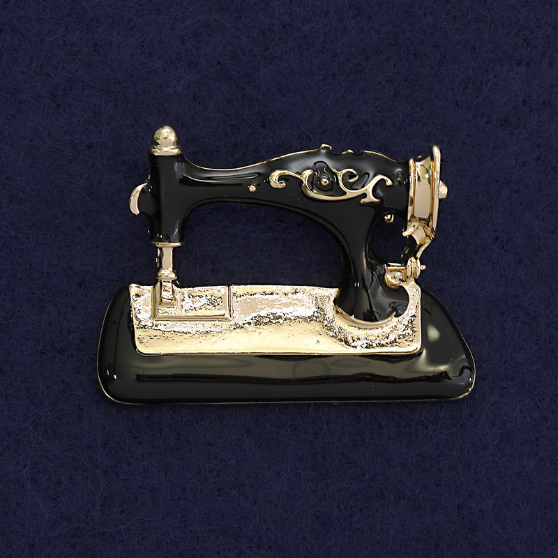 Sewing Machine Brooch, black enamel, gold-tone metal, 36x28mm+