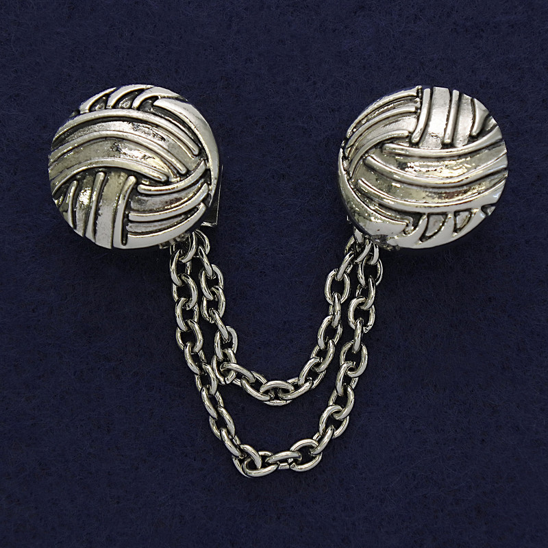 Cardigan Clip Brooch Silver-Tone Metal, Diameter 20mm+/- Chain, Length 9cm+