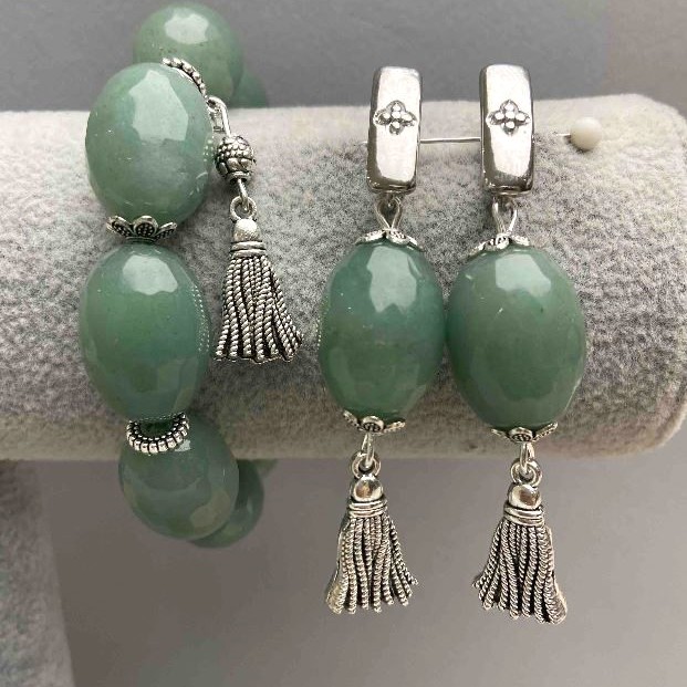 Set Bracelet & Earrings Jade Faceted Oval, diameter 21x15mm+-, length 64mm+- with metal inserts, length 18cm+- stretch