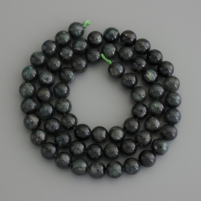 Emerald Fuchsite (Muscovite) Smooth Round Beads, diameter 6.5mm+- on a strand, length 39cm+