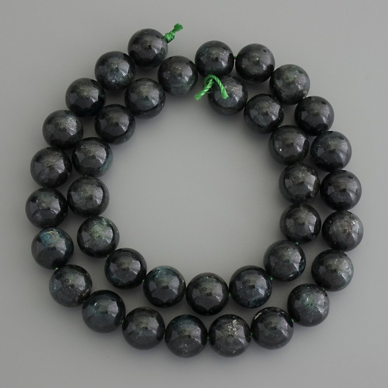 Emerald Fuchsite (Muscovite) Smooth Round Beads, diameter 10mm+- on a strand, length 39cm+