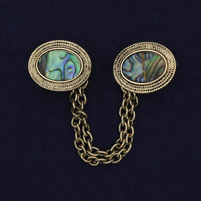 Cardigan Brooch Haliotis Gold-tone Metal, diameter 18mm+- chain, length 9cm+