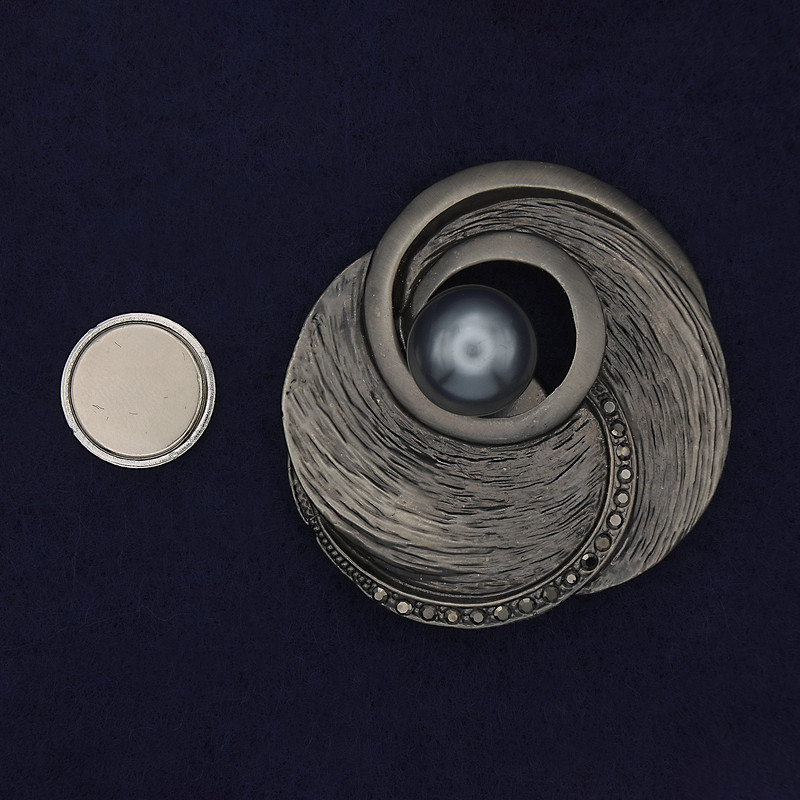 Magnetic Brooch Accent Pearl Rhinestones Silver-tone Metal 50mm+