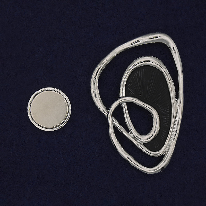 Magnetic Accent Brooch Black Colour Silver-Tone Metal 37x54mm+