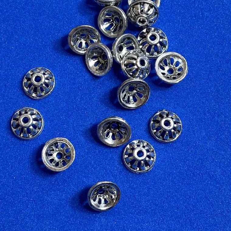 Bead cap finding, silver-tone metal, diameter 9x1mm+/- hole 2mm+/-, pack 20g (~35pcs)