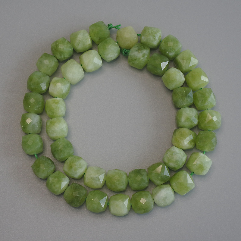 Chrysolite Olivine Natural Stone Beads, Faceted Cube, Diameter 8.5x8.5mm+/-, Length 37cm+
