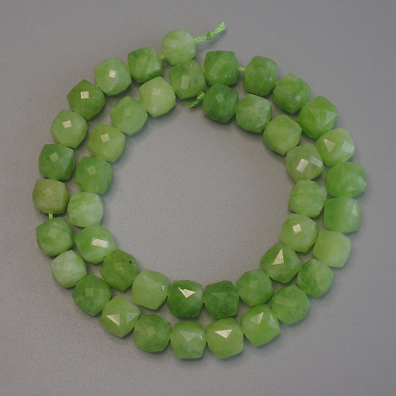 Chrysolite Olivine Natural Stone Beads, Faceted Cube, Diameter 8.5x8.5mm+/-, Length 37cm+