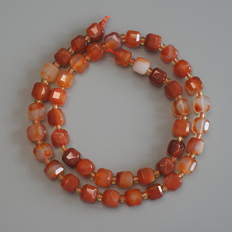 Agate Beads Faceted Cube 6x6mm+/- with 3mm+/- Seed Beads on a Thread, Length 37cm+