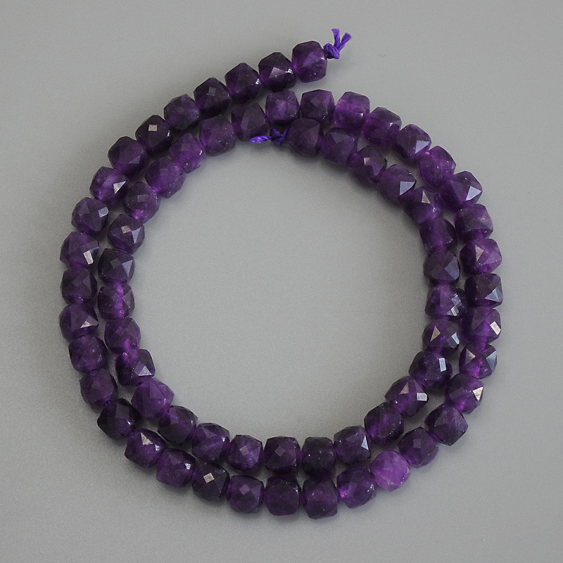 Sugilite Beads, Faceted Cube, Diameter 6x6mm+/-, Length 37cm+, on Thread