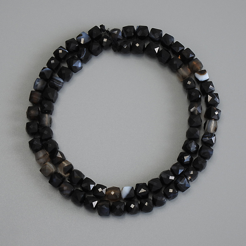 Agate Beads, Faceted Cube, Diameter 5x5mm+/-, Length 37cm+/- on a Strand