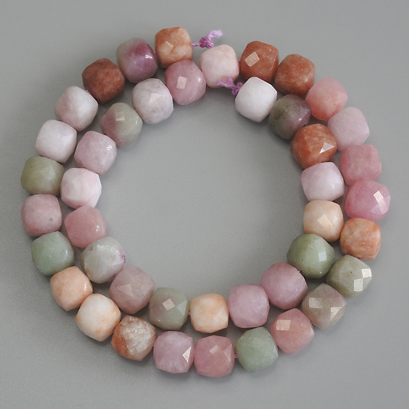 Jadeite Faceted Cube Beads, diameter 9x9mm+-, length 37cm+- on a strand