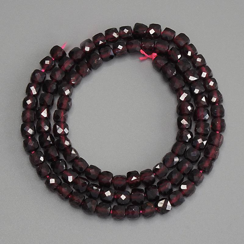 Natural Garnet Beads, Faceted Cube, Diameter 4x4mm+/-, Length 39cm+