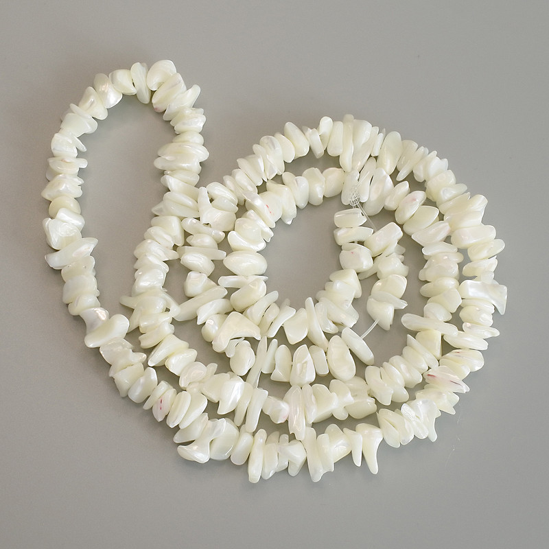 Mother-of-Pearl Chip Beads, diameter 10-13x4-5mm+-, length 80cm+- on fishing line