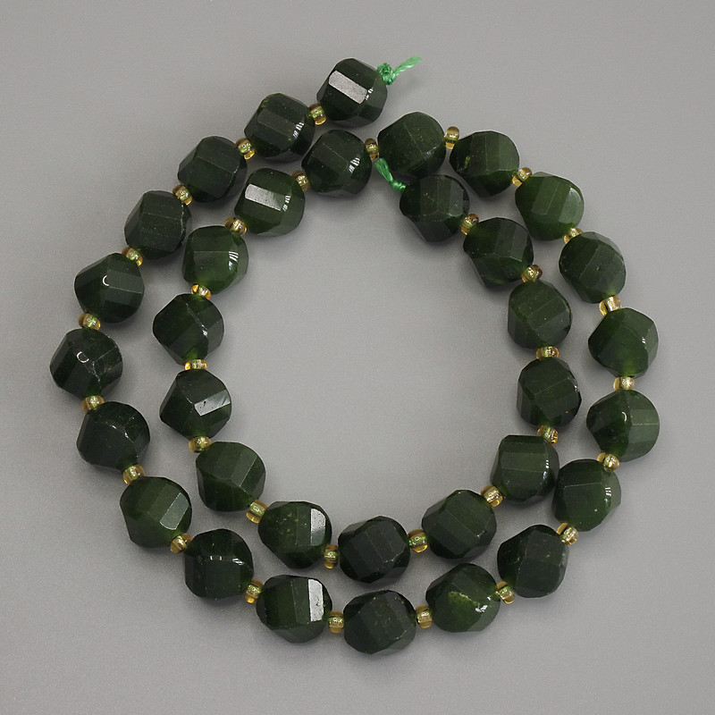 Chrysoprase Faceted Rhombus Beads, diameter 10x8.5mm+- with 3mm+- seed beads, length 39cm+- on a thread