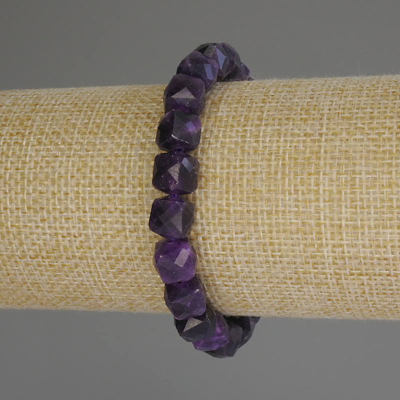 Sugilite Faceted Cube Bracelet, diameter 9x9mm+/-, length 18cm (stretch)