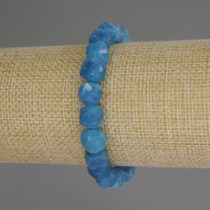 Apatite Faceted Cube Bracelet, diameter 9x9mm+/-, length 18cm (stretch)