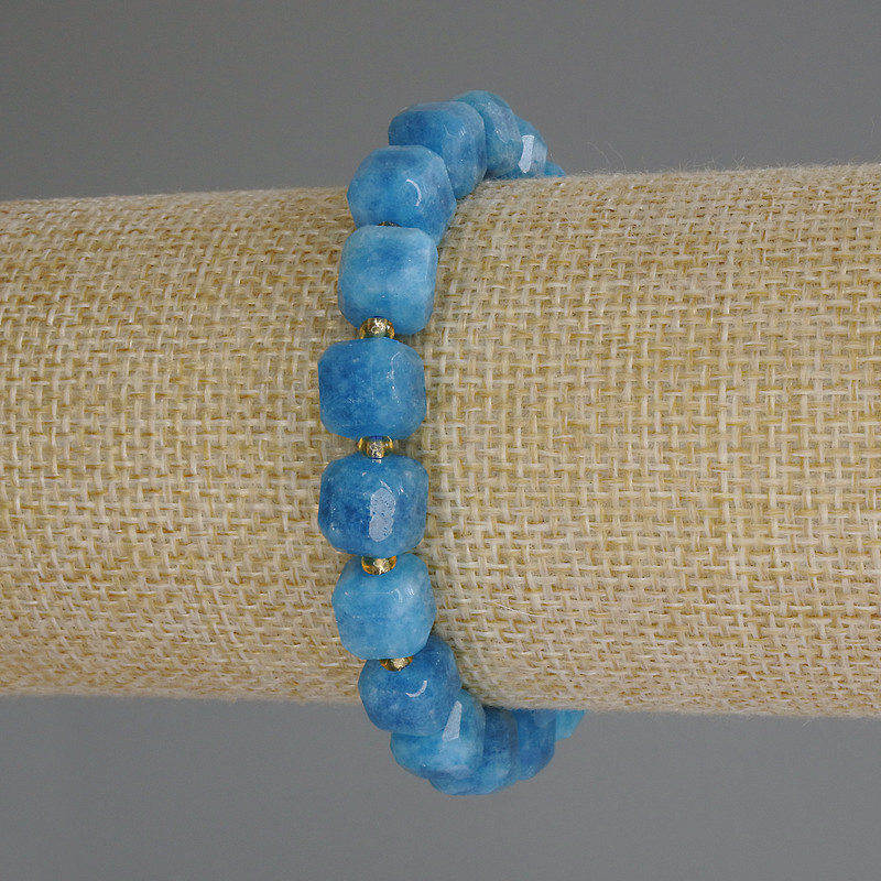 Apatite Faceted Cube Bracelet, diameter 8.5x8.5mm+/- with 3mm+/- seed beads, length 18cm (stretch)