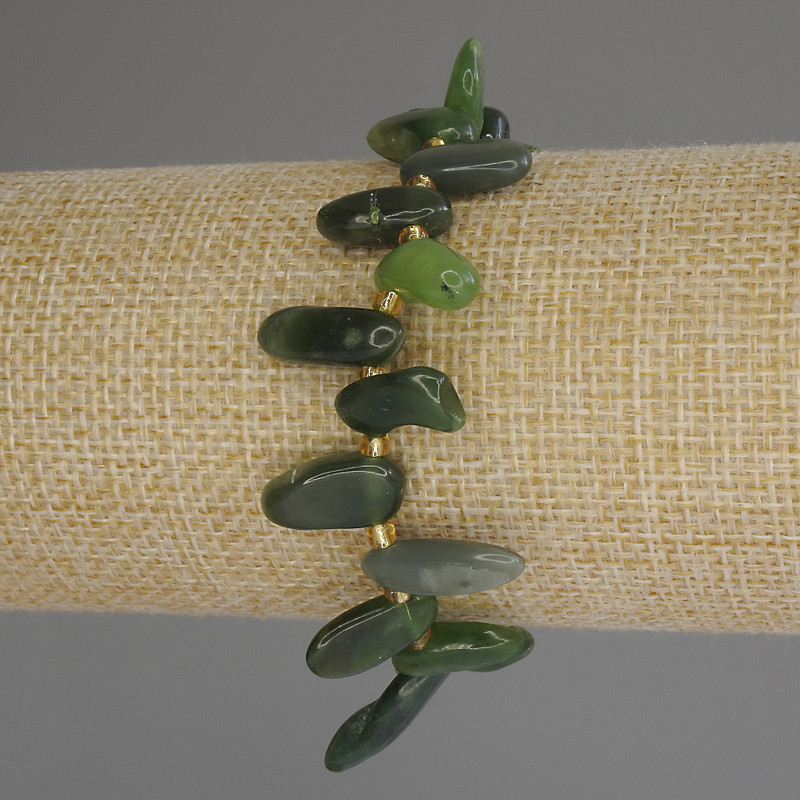 Jadeite Bracelet, butterfly-shaped tumbled beads, diameter 12-17x6mm+/- with 3mm+/- seed beads, length 18cm (stretch)