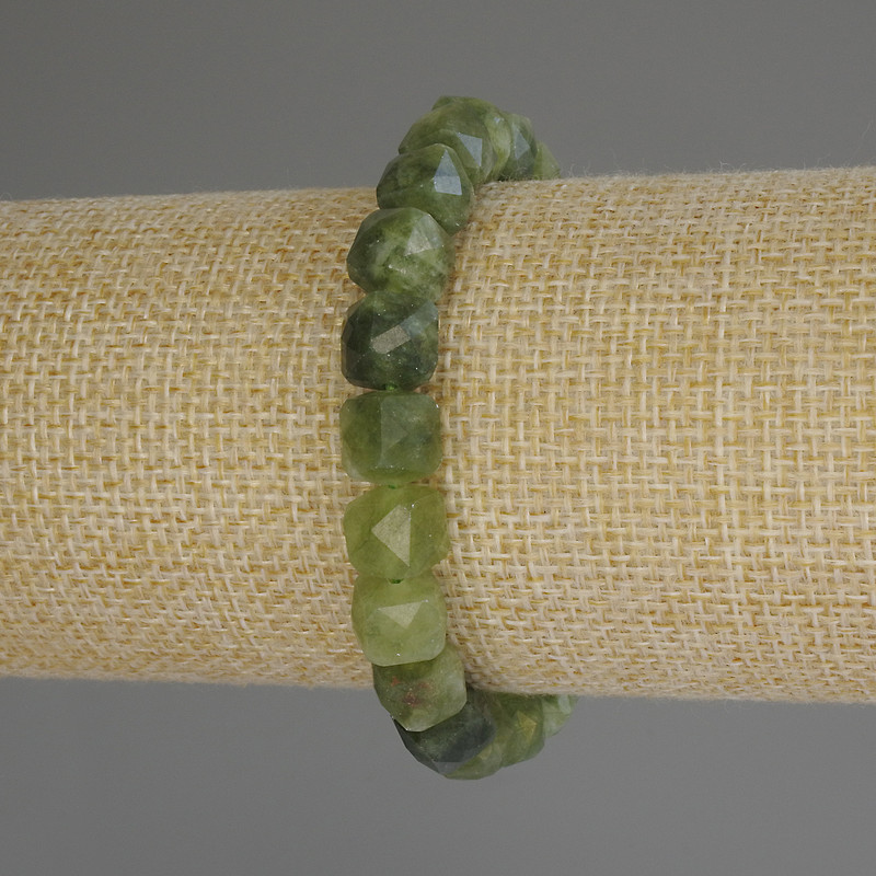 Jadeite Faceted Cube Bracelet, diameter 8.5x8.5mm+/-, length 18cm (stretch)