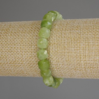 Chrysolite Olivine Bracelet, faceted cube, diameter 8.5x8.5mm+/-, length 18cm (stretch)