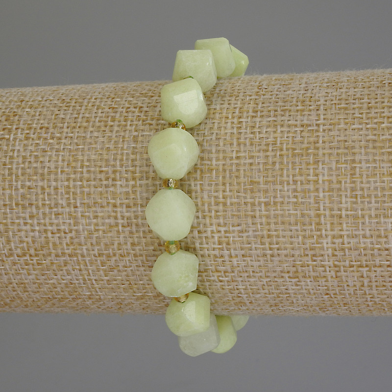 Chrysolite Olivine Bracelet, Faceted Rhombus, Diameter 10x9mm+/- with 3mm+/- Seed Beads, Length 18cm (Stretch)