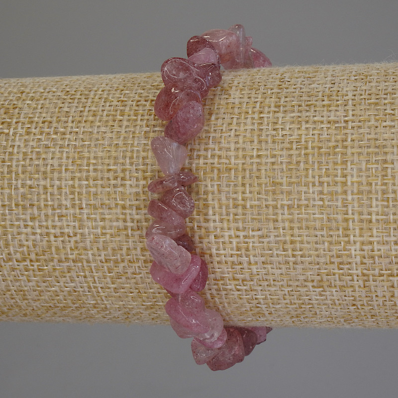 Strawberry Quartz Chip Bracelet, diameter 8x3-5mm+-, length 18cm+- stretch
