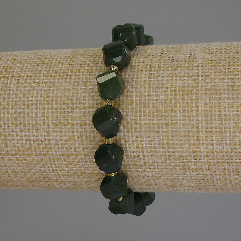 Chrysoprase Bracelet, Faceted Rhombus, Diameter 10x8mm+/- Seed Beads 3mm+/-, Length 18cm (Stretch)