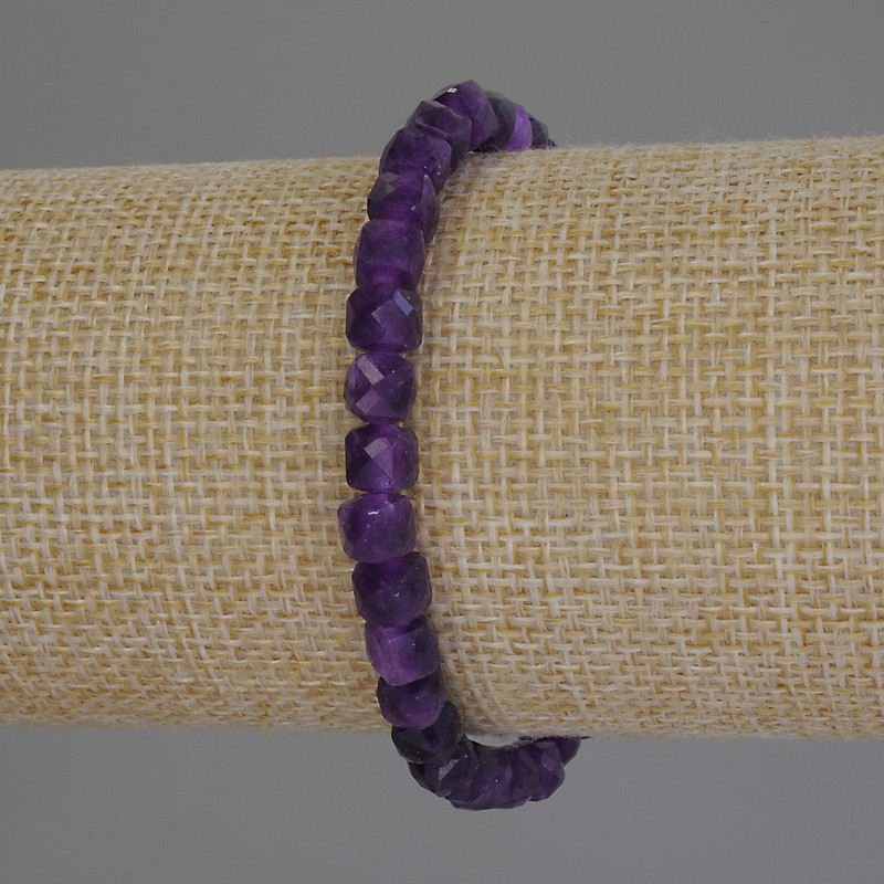 Sugilite Bracelet, faceted cube, diameter 5x5mm+-, length 18cm+- stretch
