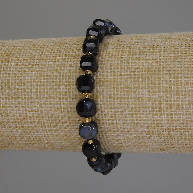 Agate Faceted Cube Bracelet, diameter 7x7mm+/-, seed beads 3mm+/-, length 18cm+/- stretch