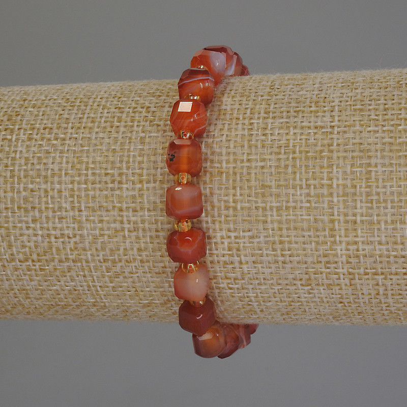 Agate Bracelet, faceted cube, diameter 6.5x6.5mm+- with 3mm+- seed beads, length 18cm+- stretch