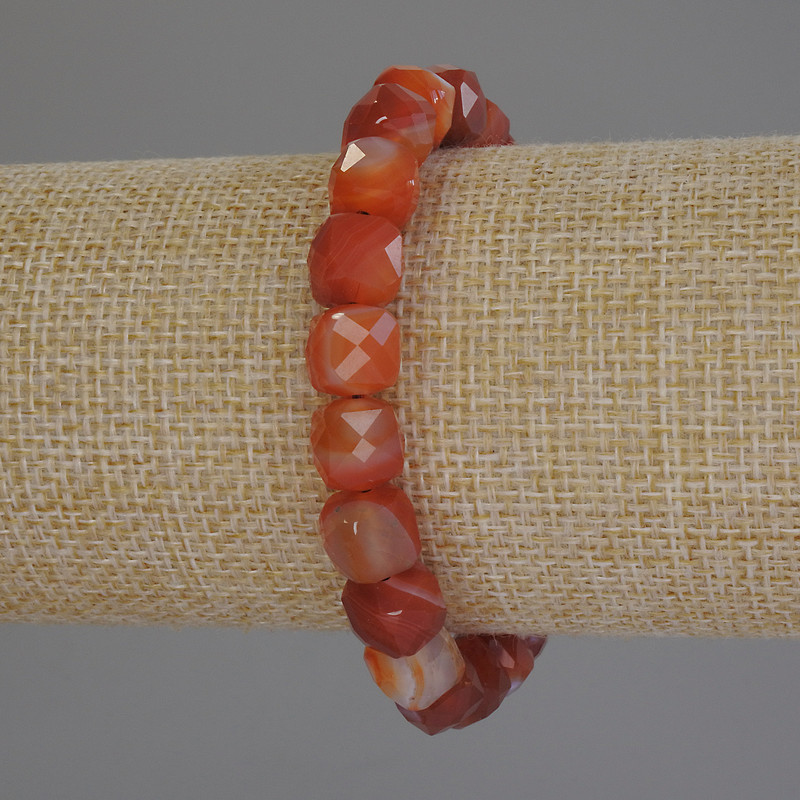 Agate Faceted Cube Bracelet, diameter 8.5x8.5mm+/-, length 18cm+/- stretch