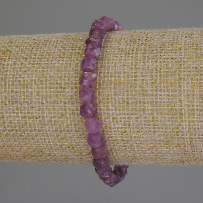 Tourmaline Bracelet, faceted cube, diameter 5mm+-, length 18cm (stretch)