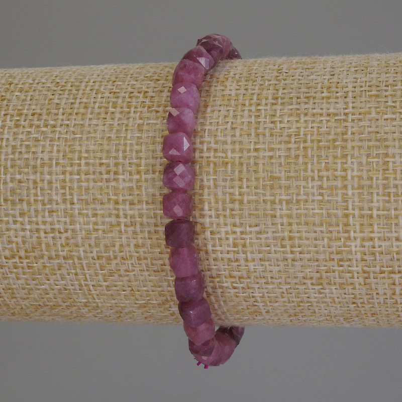 Tourmaline Faceted Cube Bracelet, diameter 5mm+/-, length 18cm (stretch)