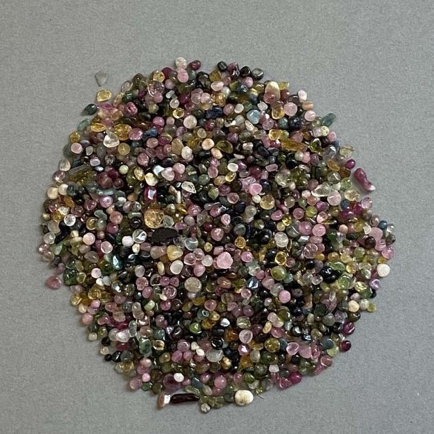Natural Stone Tourmaline Chips No Hole 2.5x2-3mm+- (per 100g+-)