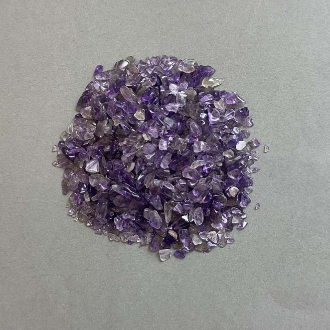 Natural Stone Amethyst Chips without Hole 2-11x3-7mm+- (per 100g+-)