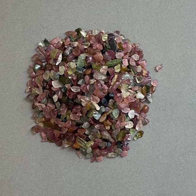 Natural Tourmaline Chips, No Hole, 2-7x3-4mm+- (per 100g+-)