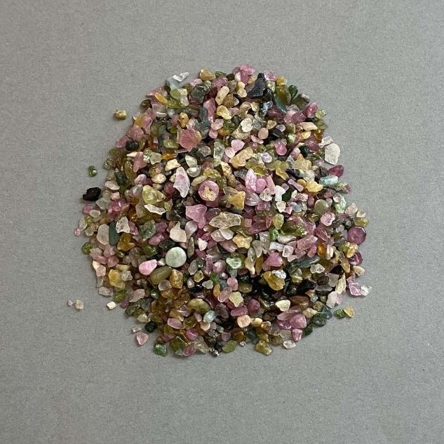 Natural Tourmaline Chips, No Hole, 2-4x2-4mm+- (per 100g+-)